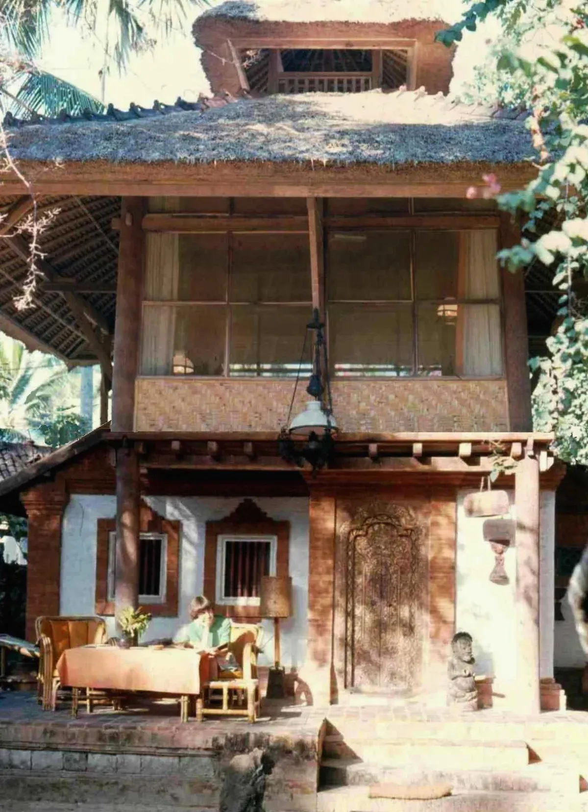 Exterior of a Tandjung Sari bungalow in the garden