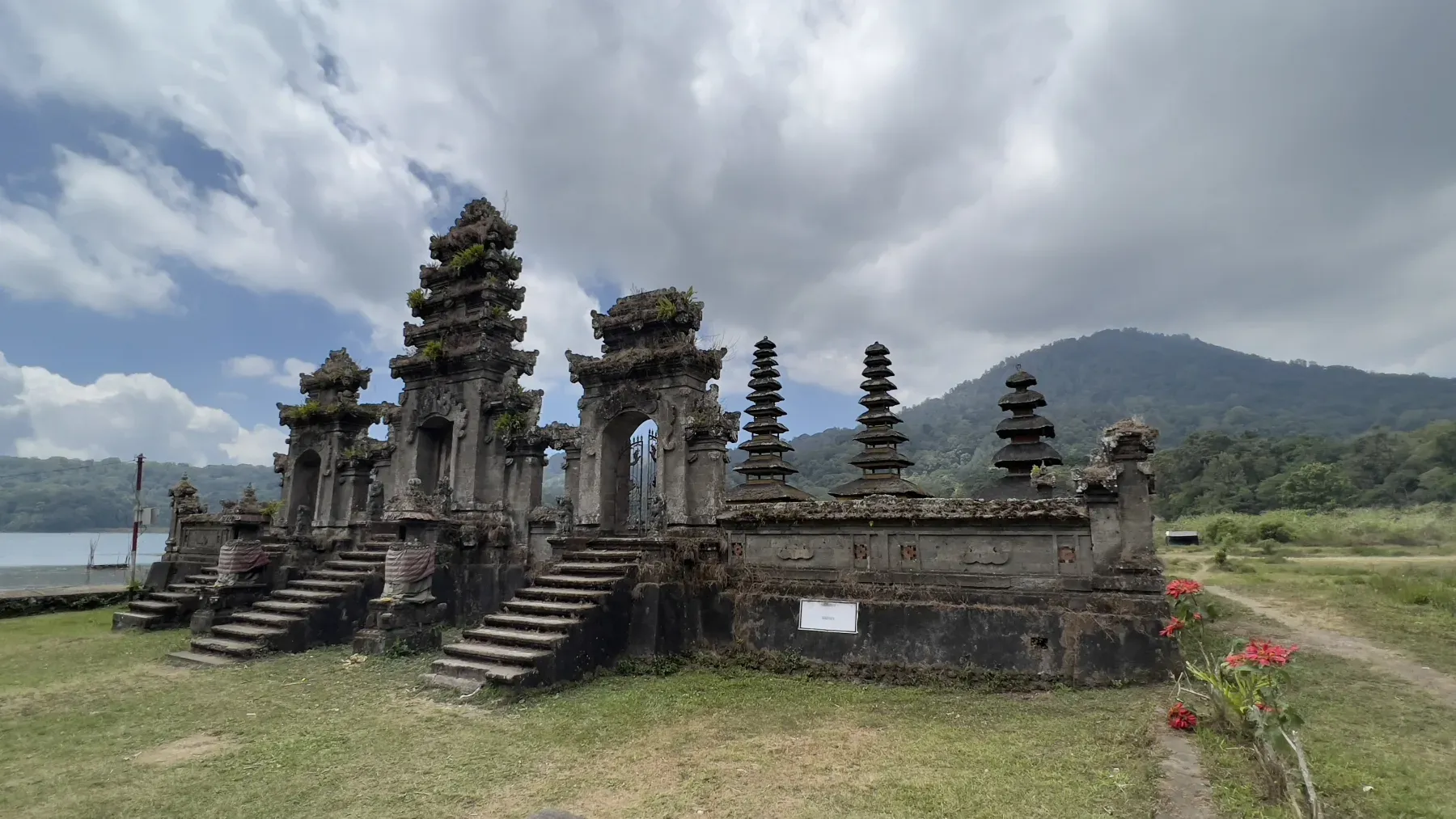 Pura Ulun Danu Tamblingan temple beside Lake Tamblingan.